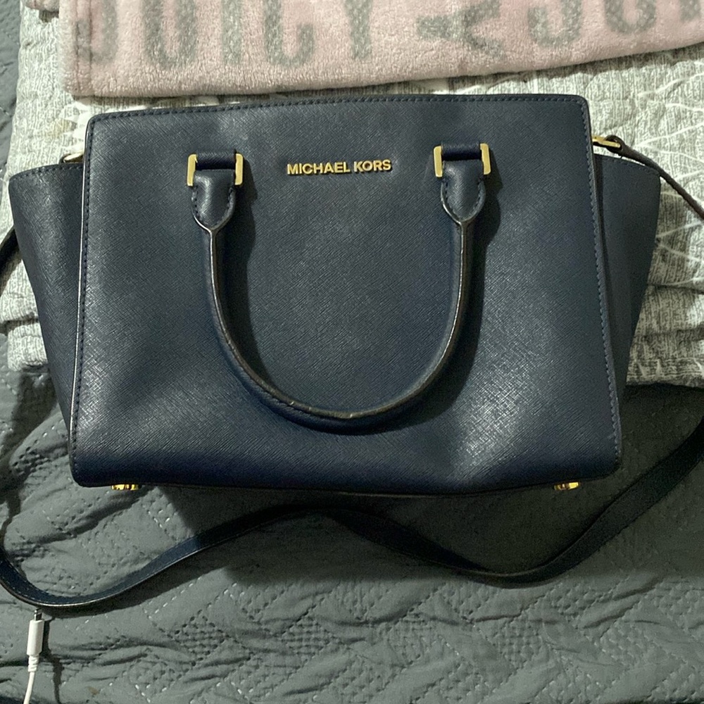 Michael Kors VA 1304 Crossbody Bag